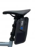 BOLSO BAJO ASIENTO WKNS SUJECION AL RIEL POSICIÓN VERTICAL AGARRE CON ABROJO MEDIDAS LARGO 21CM ANCHO 7,5CM COLOR NEGRO